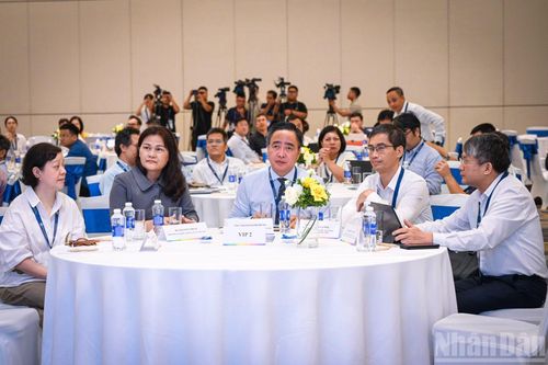 Các đại biểu tham dự Diễn đàn.