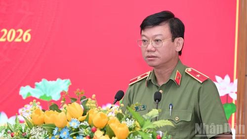 Giám đốc Công an tỉnh Tây Ninh Vũ Như Hà báo cáo tham luận tại hội nghị tỉnh ủy về chủ động giữ vững an ninh, trật tự trên địa bàn. (Ảnh: THANH PHONG)
