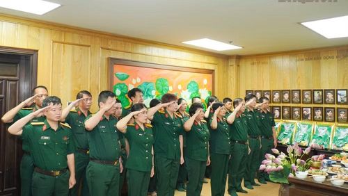Tri ân các Anh hùng liệt sĩ của đơn vị đã hy sinh vì Tổ quốc. (Nguồn: Điện ảnh Quân đội nhân dân)