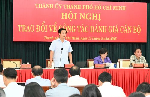  Phó Bí thư Thường trực Thành ủy TPHCM Lê Quốc Phong phát biểu kết luận hội nghị. Ảnh: VIỆT DŨNG 