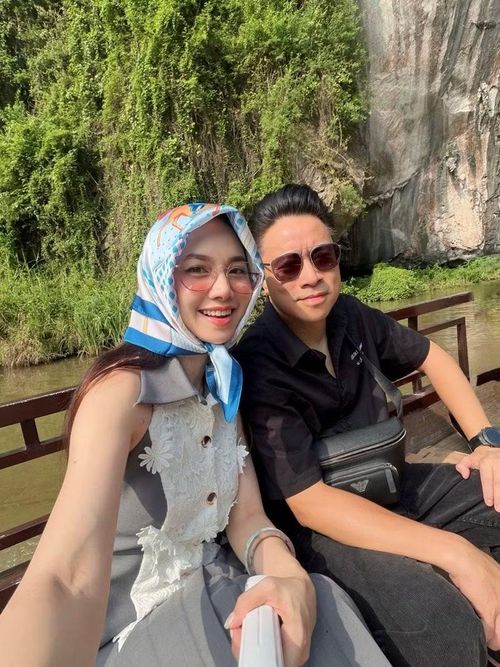 Đinh Ngọc Diệp đồng hành cùng đạo diễn Victor Vũ trong quá trình thực hiện "Thám tử Kiên: Lời nguyền hoàng kim". Ảnh: Facebook Đinh Ngọc Diệp.