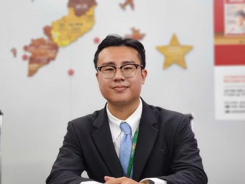 Ông Lê Minh Triết tại chương trình giao lưu trực tuyến.
