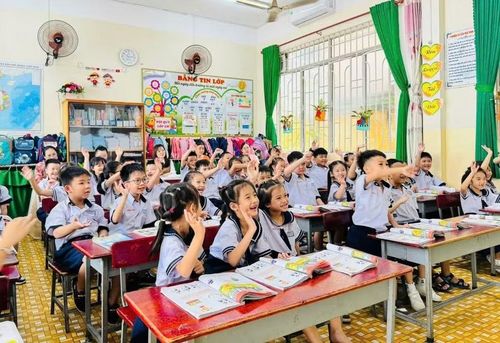 Tiết học của học sinh lớp 1, Trường Tiểu học Thuận Kiều (TPHCM).