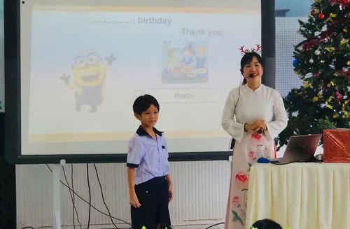 Giờ học tiếng Anh của học sinh Trường tiểu học Đặng Trần Côn (phường Vĩnh Hội, TPHCM).