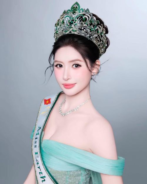 Người đẹp không đặt lời hứa về thứ hạng trước ngày thi Miss Earth. Cô nói: “Tôi không dám hứa trước về kết quả, nhưng có thể hứa bước vào cuộc thi với sự nghiêm túc, nỗ lực và niềm tự hào khi đại diện Việt Nam".