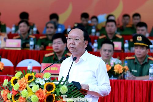  Phát biểu tại buổi thực tập, ông Bùi Thanh An - Phó Chủ tịch Thường trực UBND tỉnh Nghệ An nhấn mạnh, trước nguy cơ cháy, nổ ngày càng phức tạp, việc thực tập phương án chữa cháy, cứu nạn, cứu hộ có ý nghĩa quan trọng, giúp nâng cao năng lực chỉ huy, phối hợp giữa các lực lượng và chủ động hạn chế thiệt hại. ﻿Cuộc thực tập tại Kho xăng dầu Bến Thủy huy động hơn 350 người cùng nhiều phương tiện hiện đại, được chuẩn bị kỹ lưỡng. Ông đề nghị các lực lượng phát huy tinh thần trách nhiệm, hiệp đồng chặt chẽ, bảo đảm an toàn tuyệt đối, thực hiện hiệu quả phương châm “giây vàng, phút vàng, giờ vàng”. 