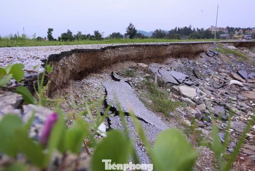 Trước thực trạng trên, UBND tỉnh đã công bố tình huống khẩn cấp và phân bố kinh phí xử lý công trình sạt lở.