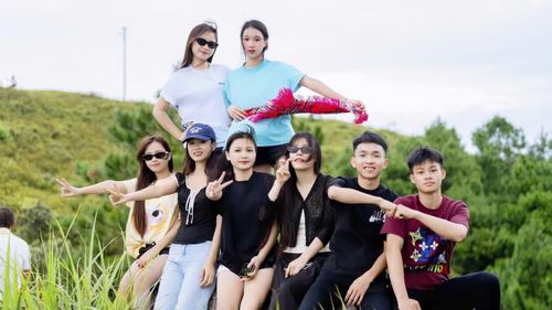 Thời điểm này, Đồng Cao thu hút nhiều bạn trẻ và du khách.