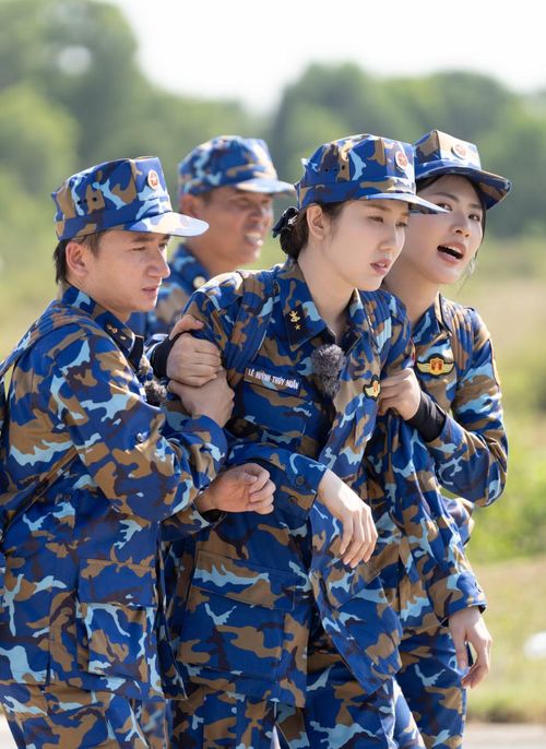 Thúy Ngân ngất xỉu ở tập 1 Sao nhập ngũ.