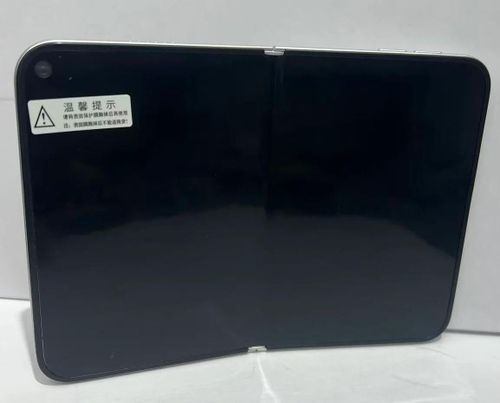 Mô hình iPhone Ultra để lộ camera bên trong nằm ở góc máy. Ảnh: Sonny Dickson/X