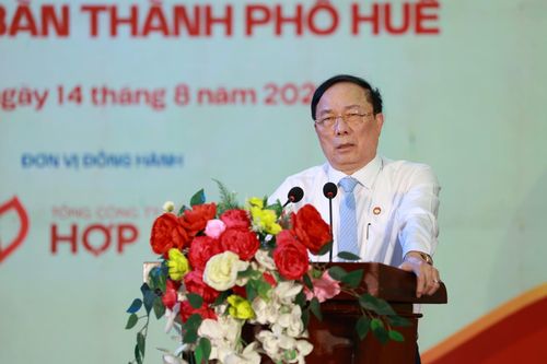 Chủ tịch HĐQT Tổng công ty CP Hợp Lực Nguyễn Văn Đệ trao đổi, làm rõ một số quan niệm về hỏa táng trong xã hội hiện đại