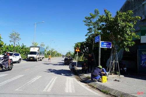 Theo nghị quyết, trên địa bàn phường Thành Sen có 5 tuyến đường được đặt tên mới gồm: Bồng Sơn, Đào Duy Từ, Trần Hậu Hoa, Văn Miếu và Trần Hữu Duyệt.