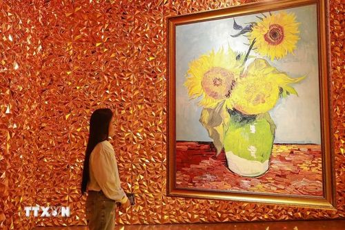 165 tác phẩm bản quyền của danh họa Vincent Van Gogh từ Pháp được tái hiện bằng công nghệ trình chiếu và nghệ thuật số lần đầu tiên tại Hà Nội. (Ảnh: Khánh Hòa/TTXVN)