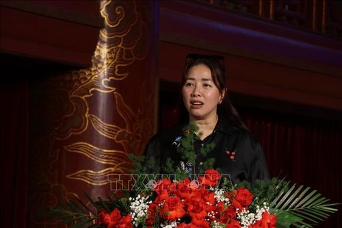 Đạo diễn Mai Thắm phát biểu.