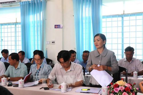 Bà Nguyễn Thị Diệu Hiền - Bí thư Đảng ủy xã Quới Thiện, tỉnh Vĩnh Long phát biểu tại buổi làm việc. Ảnh: Lê Thúy Hằng – TTXVN