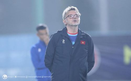 HLV Troussier chia tay bóng đá Việt Nam như một bi kịch. Ảnh: VFF