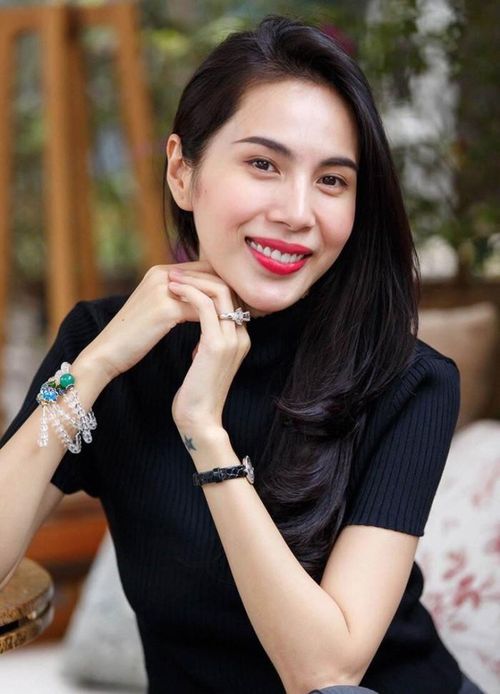 Thủy Tiên cũng từng chia sẻ về chuyện "buông bỏ".