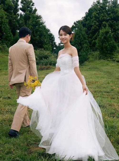 Tháng 5 năm ngoái, Nam Bo Ra kết hôn với một doanh nhân bằng tuổi.