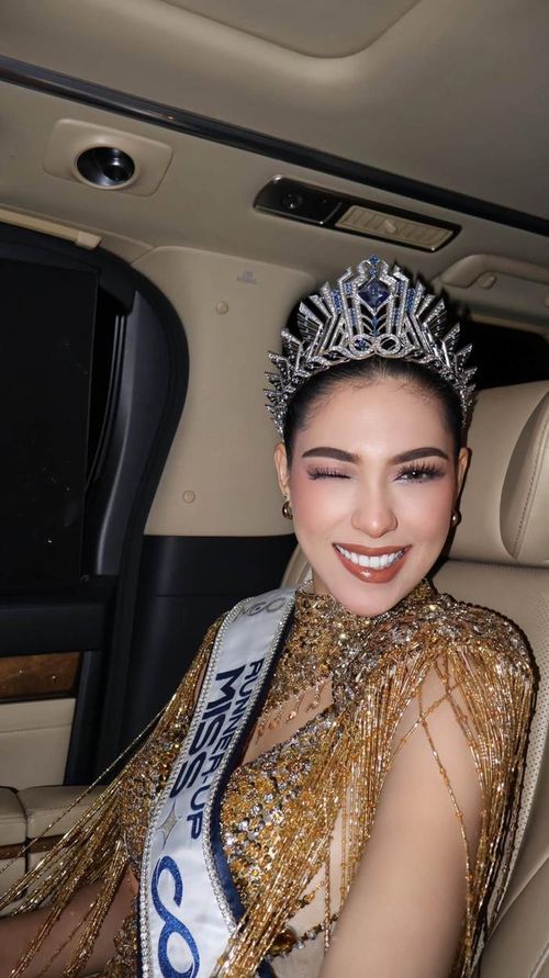 Á hậu Miss Cosmo 2025 gây ấn tượng với nhan sắc cuốn hút, cùng thần thái tự tin, chuyên nghiệp.