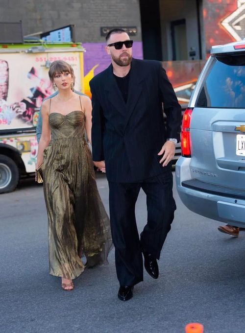 Được biết, Taylor Swift bước vào lễ đường trên nền ca khúc Love Story - bản hit cô phát hành năm 2008.
