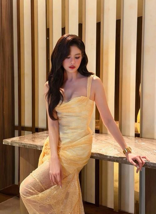Vóc dáng quyến rũ của Trương Quỳnh Anh. 