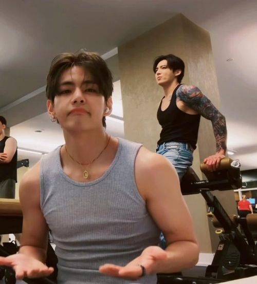 Trong đoạn clip còn có sự xuất hiện của Jungkook (BTS). Ảnh chụp màn hình IGNV