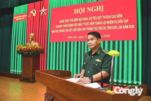 Đại tá Rơ Lan Ngân, Phó Chính ủy Ban Chỉ huy Bộ đội Biên phòng tỉnh Đắk Lắk quán triệt, phổ biến nội dung, chỉ tiêu đợt thi đua cao điểm.