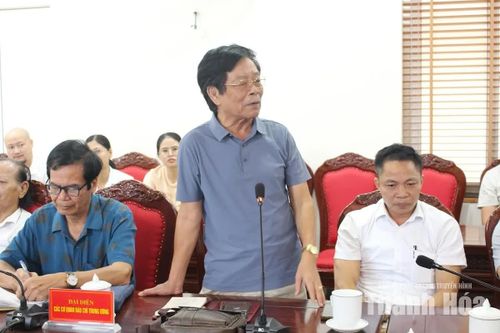 Đại diện các cơ quan báo chí phát biểu ý kiến tại hội nghị.
