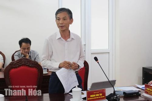 Phó Chánh Văn phòng UBND tỉnh Hoàng Văn Thi phát biểu ý kiến tại hội nghị.