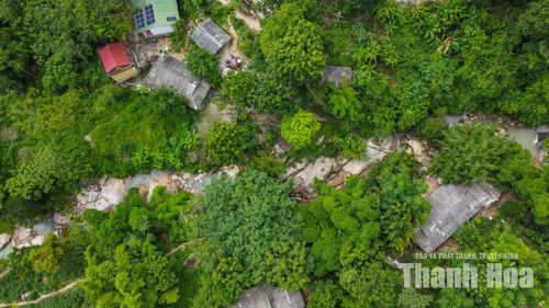 Ban Quản lý dự án đầu tư xây dựng huyện Mường Lát cũ được giao làm chủ đầu tư, với tổng mức vốn tối đa 18,9 tỉ đồng, thực hiện trong giai đoạn 2022-2024. Đến ngày 7/10/2024, UBND tỉnh ban hành Quyết định 4009/QĐ-UBND công bố tình huống khẩn cấp về sạt lở đất tại huyện Mường Lát (cũ), trong đó có bản Tung, xã Trung Lý (nay là bản Xa Lao, xã Trung Lý).