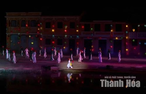 Ký ức Hội An - chương trình nghệ thuật thực cảnh tái hiện lịch sử, văn hóa và đời sống Hội An, từng được Reuters đánh giá là “show diễn đẹp nhất thế giới” năm 2019.