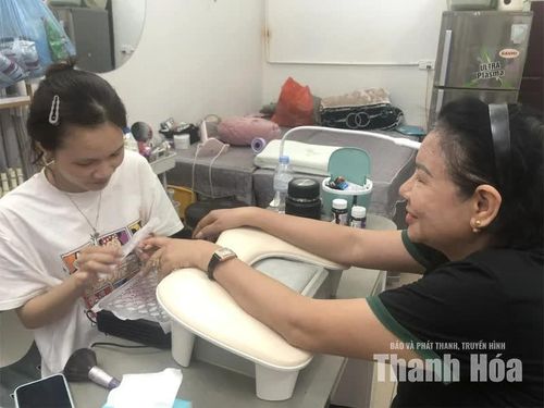 Nail không chỉ thu hút giới trẻ mà còn hấp dẫn cả người lớn tuổi.