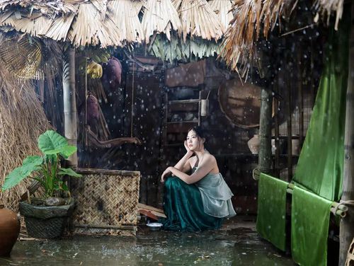  Một cảnh trong MV "Chim sa cá lặn". 
