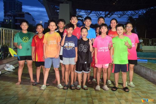 Câu lạc bộ Happy Swim là nơi kết nối đam mê bơi lội cho học sinh trên địa bàn thành phố. Ảnh: NGUYÊN KHANG
