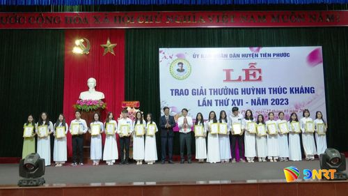 Huyện Tiên Phước (cũ) tổ chức Lễ trao Giải thưởng Huỳnh Thúc Kháng. Ảnh: NGUYỄN HƯNG