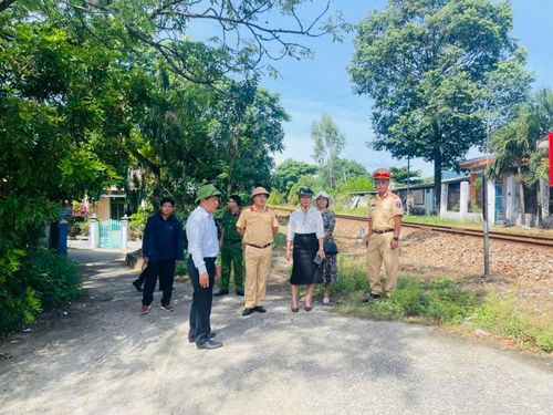 Việc xóa bỏ lối đi tự mở qua đường sắt góp phần phòng ngừa tai nạn, bảo vệ an toàn cho người dân. Ảnh: ĐVCC