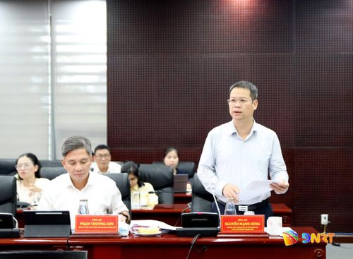 Chủ tịch UBND thành phố Nguyễn Mạnh Hùng phát biểu tại buổi làm việc. Ảnh: TRỌNG HUY