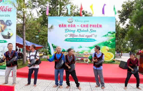 Một tiết mục hòa tấu nhạc cụ mã la. 
