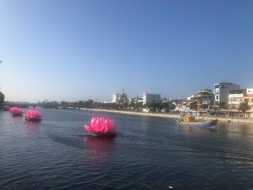 Phường Phan Thiết - nơi có sông Cà Ty chảy qua cũng là địa bàn thu hút đông đảo du khách.