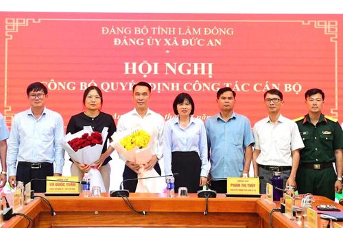 Đảng ủy xã Đức An công bố và trao quyết định chuẩn y kết quả bầu bổ sung Ủy viên Ủy ban Kiểm tra và chức danh Chủ nhiệm Ủy ban Kiểm tra Đảng ủy xã, nhiệm kỳ 2025 - 2030