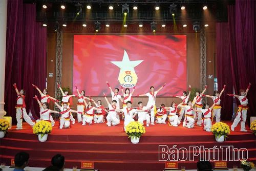 Liên đoàn Lao động tỉnh tổ chức Liên hoan "Vũ điệu công nhân", tạo sân chơi bổ ích cho cán bộ, đoàn viên, người lao động.