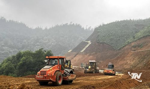 Tuyến đường Hồ Chí Minh đoạn Chợ Chu - Ngã ba Trung Sơn đang được đầu tư, tăng cường kết nối Thái Nguyên - Tuyên Quang, thúc đẩy giao thương và phát triển du lịch.