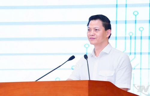 Đồng chí Vương Quốc Tuấn, Chủ tịch UBND tỉnh truyền đạt chuyên đề tại lớp bồi dưỡng.