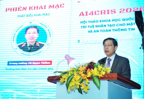 Trưởng ban Ban Cơ yếu Chính phủ Vũ Ngọc Thiềm phát biểu khai mạc hội thảo.