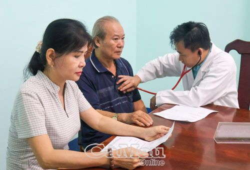 Chương trình khám sàng lọc bệnh tim miễn phí cũng thu hút nhiều người cao tuổi tham gia.