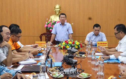 Đồng chí Thái Trường Giang, Phó Giám đốc Sở Khoa học và Công nghệ, trưởng đoàn công tác, phát biểu tại buổi làm việc với UBND Phường Lý Văn Lâm.