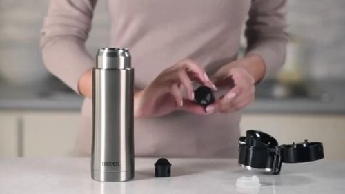 Bạn nên thay bình giữ nhiệt ngay nếu bình móp, méo và va đập mạnh. Ảnh minh họa