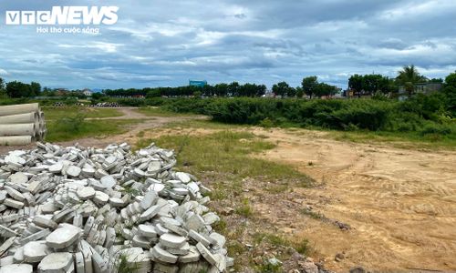 Theo nội dung thông báo của UBND TP Huế, thu hồi diện tích 107.378,7 m2 (một trăm lẻ bảy nghìn ba trăm bảy tám phẩy bảy mét vuông) tọa lạc tại phường Tứ Hạ và Hương Văn, thị xã Hương Trà cũ (nay là phường Hương Trà, TP Huế). Lý do thu hồi đất là vi phạm pháp luật về đất đai theo quy định tại khoản 6 Điều 81 Luật Đất đai 2024.