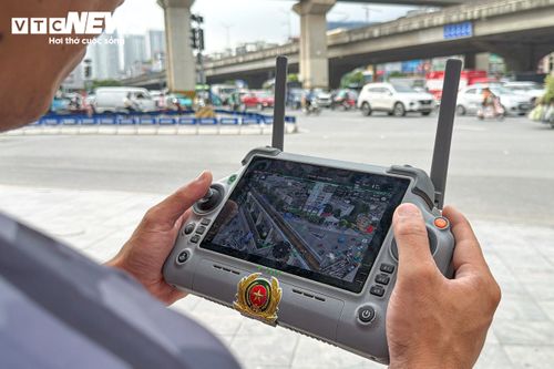 CSGT Hà Nội đánh giá, việc đưa UAV vào giám sát giao thông và trật tự đô thị sẽ giúp nâng cao khả năng phát hiện vi phạm, đồng thời hỗ trợ xử lý nhanh các điểm ùn tắc, sự cố trên những tuyến đường có lưu lượng xe lớn.