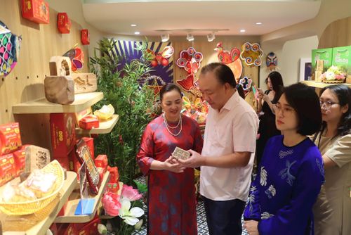 Nhiều đặc sản nức tiếng Hà Thành được giới thiệu tại chương trình. Ảnh: Bảo Trung